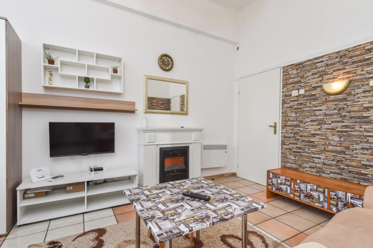 Historical Lion'S Bridge 1-Bedroom Apartment By Flat Mаnager Sofía Exterior foto