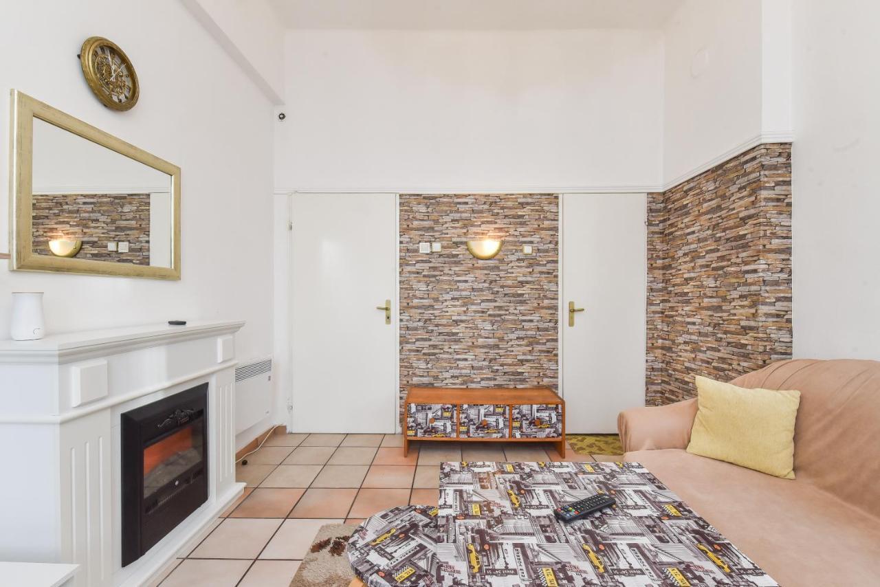 Historical Lion'S Bridge 1-Bedroom Apartment By Flat Mаnager Sofía Exterior foto